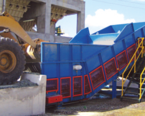 Alimentador de superficie de material m&oacute;bil
